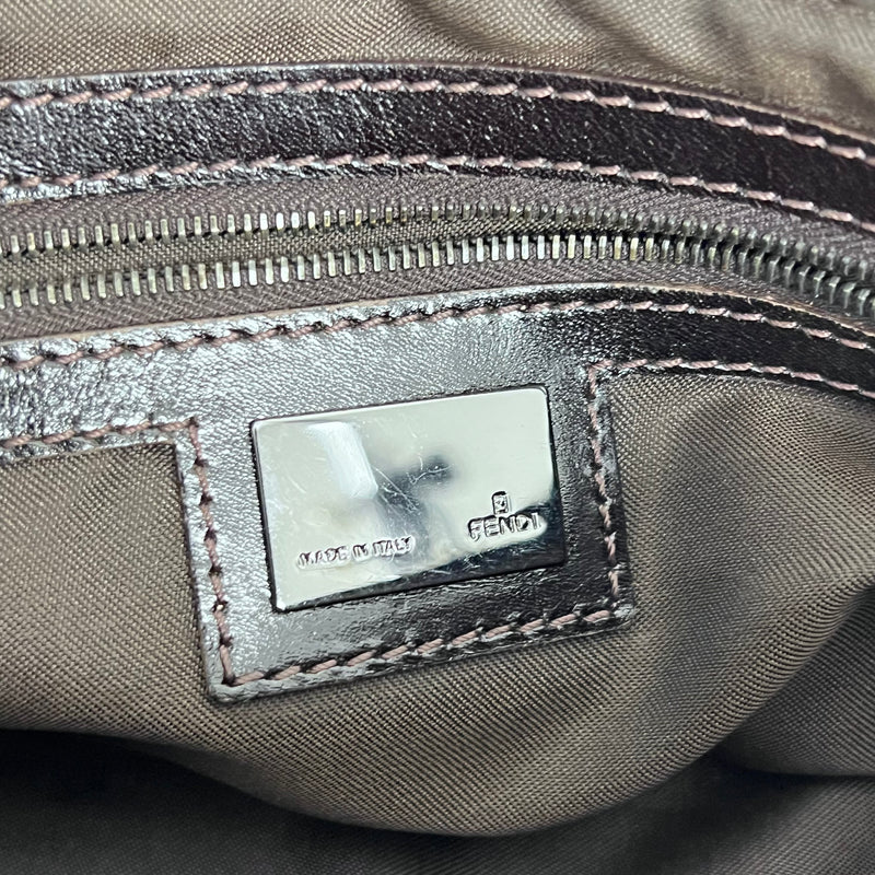 Long Pochette