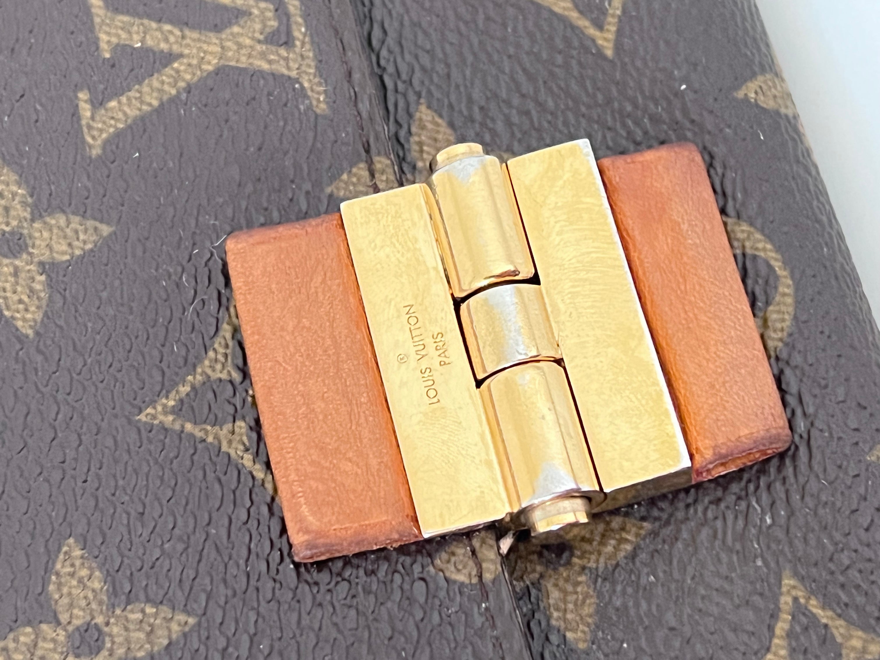 Elysee Long Wallet on Chain