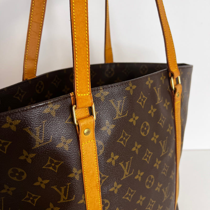 louis-vuitton monogram sac shopping tote