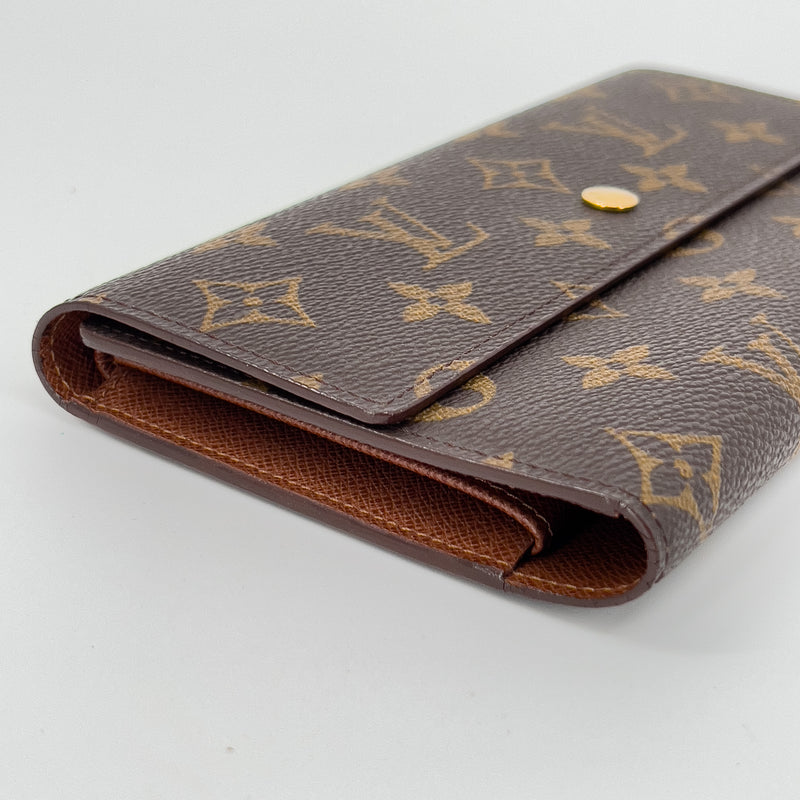 Monogram Chain on Wallet
