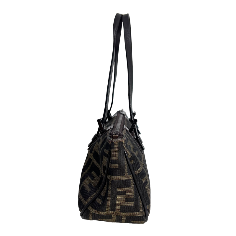 Long Pochette