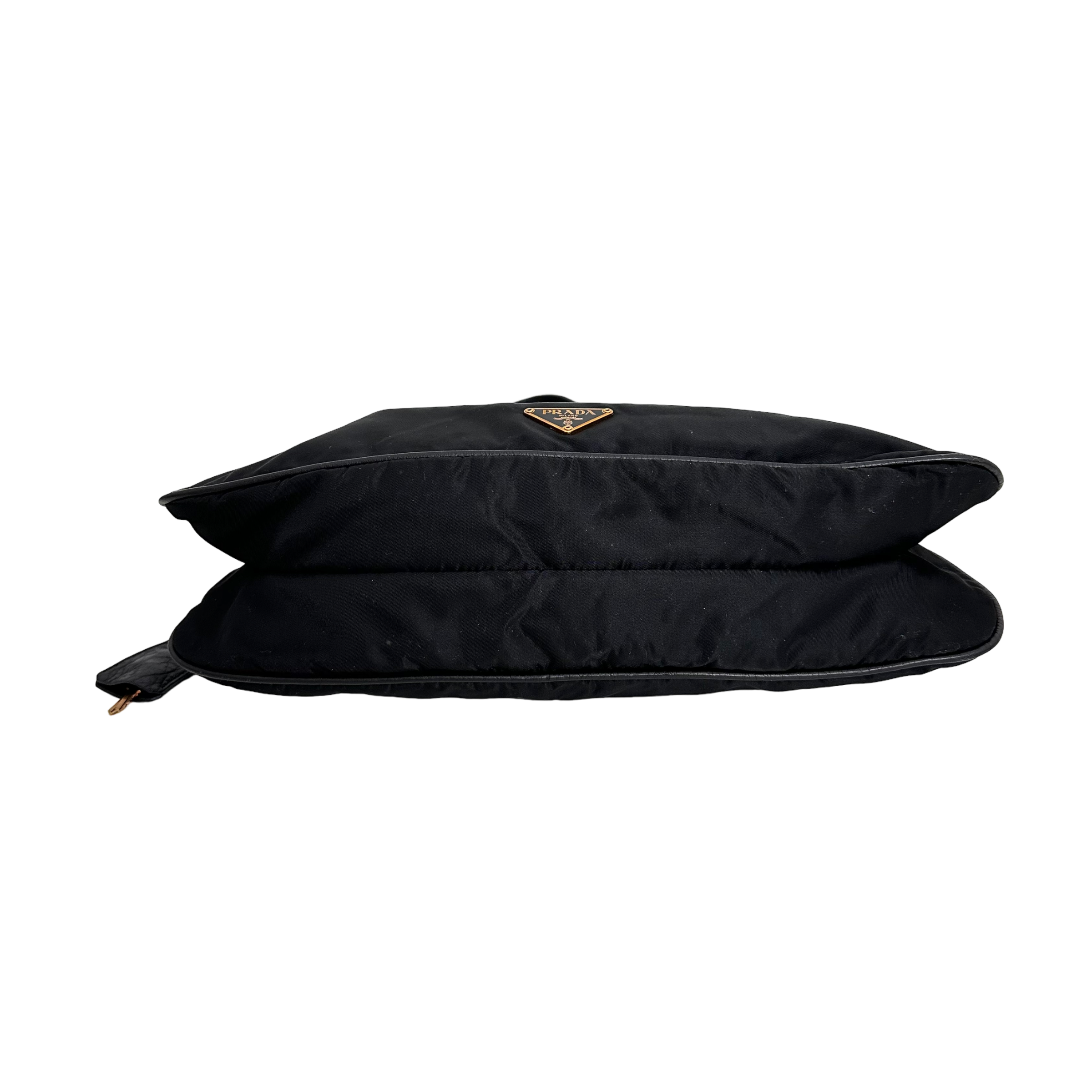 Lock Me Nylon Tessuto Shoulder Bag