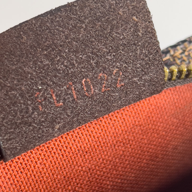 Damier Ebene Pochette