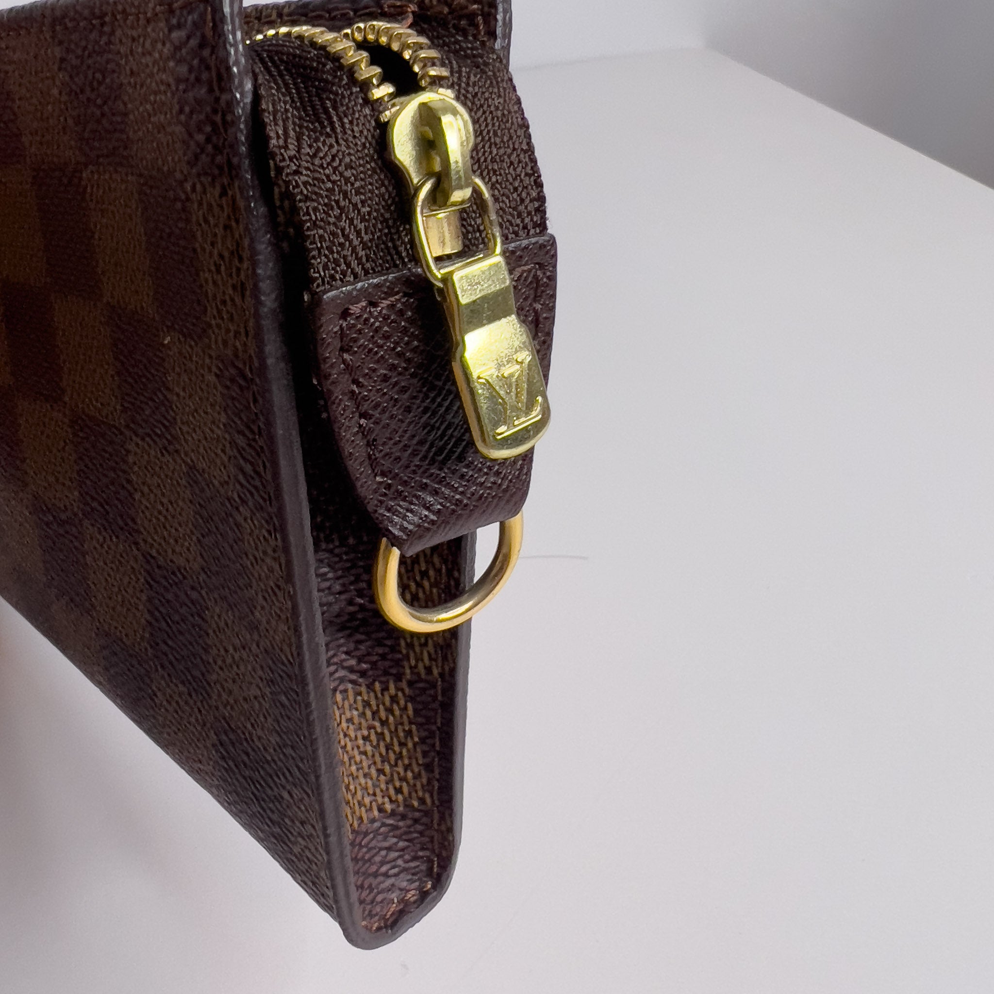 Damier Ebene Marais Petit Bucket Bag