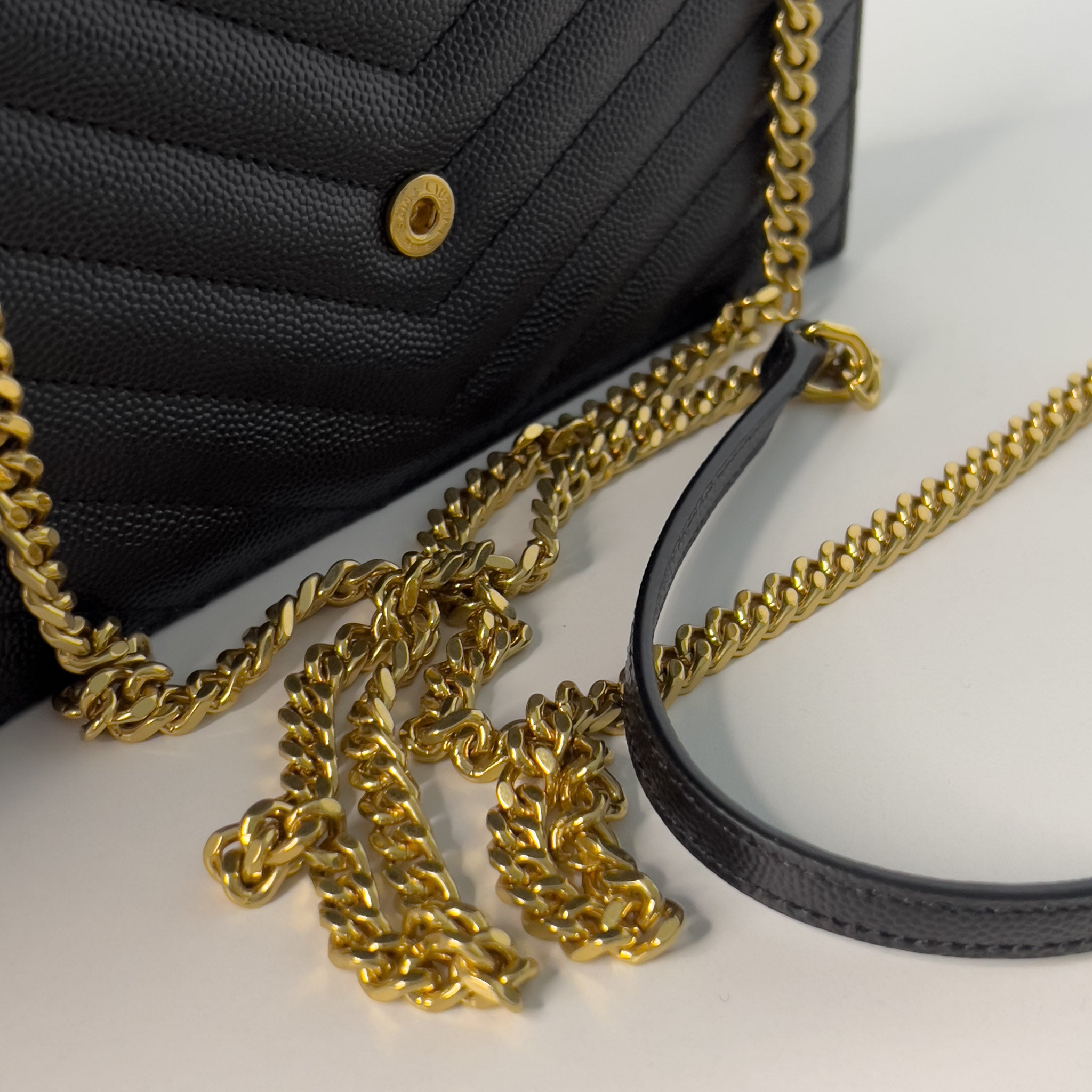 Cassandre Matelassé Envelope Chain Wallet